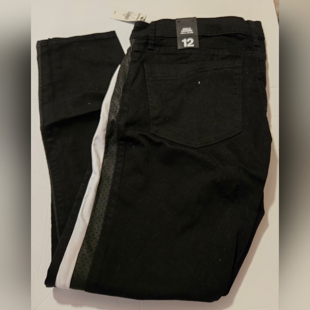 NWT Express Jeans Size 12 Ankle W/Blk & Wt Stripe Down leg